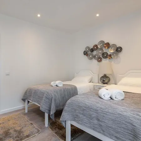Apartment Ferienwohnung Fuer 4 Personen Ca 95 Qm In So Martinho, Madeira Und Umgebung
