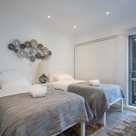 Apartment Ferienwohnung Fuer 4 Personen Ca 95 Qm In So Martinho, Madeira Und Umgebung